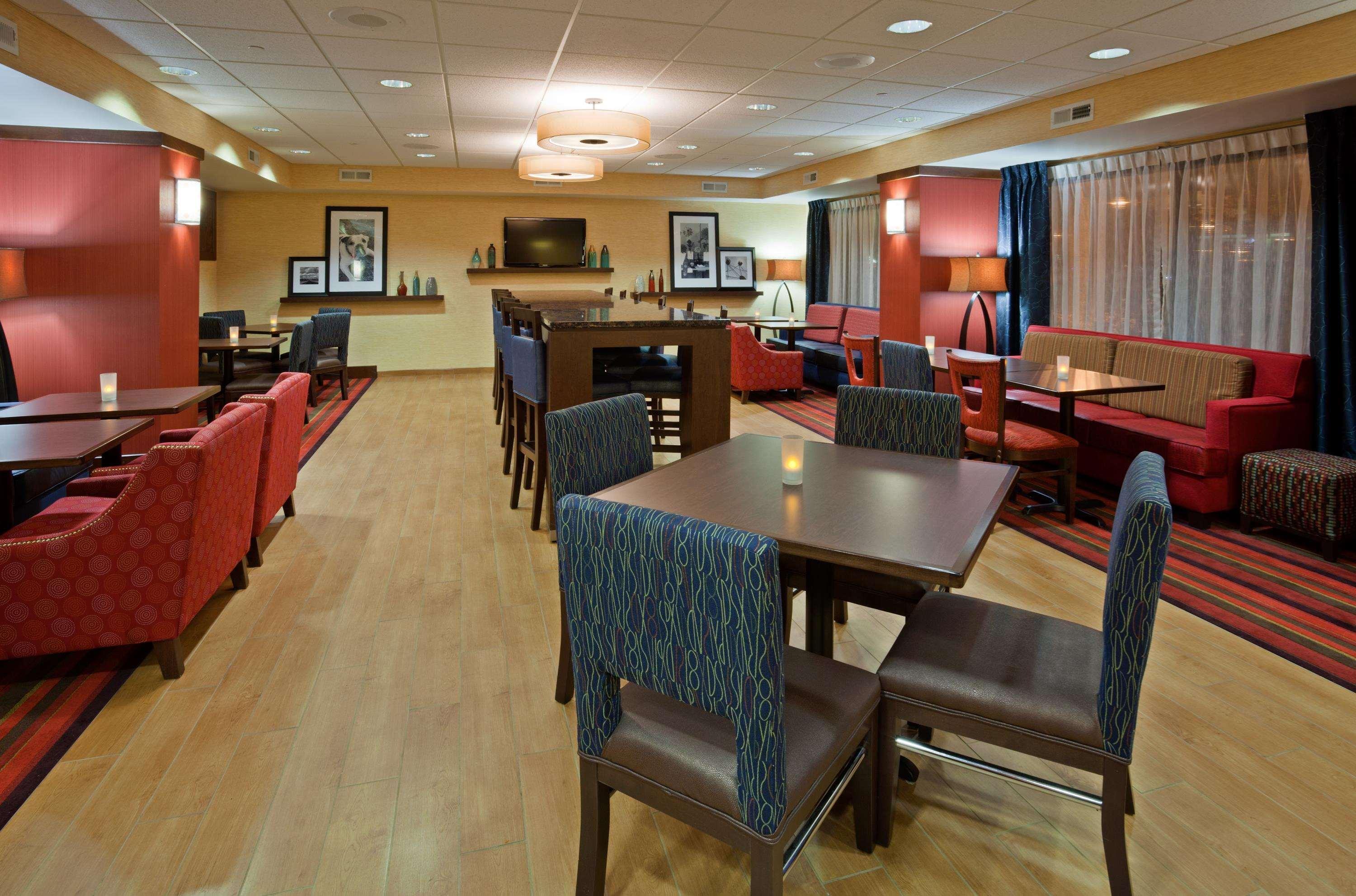 Hampton Inn Milwaukee Airport Bagian luar foto