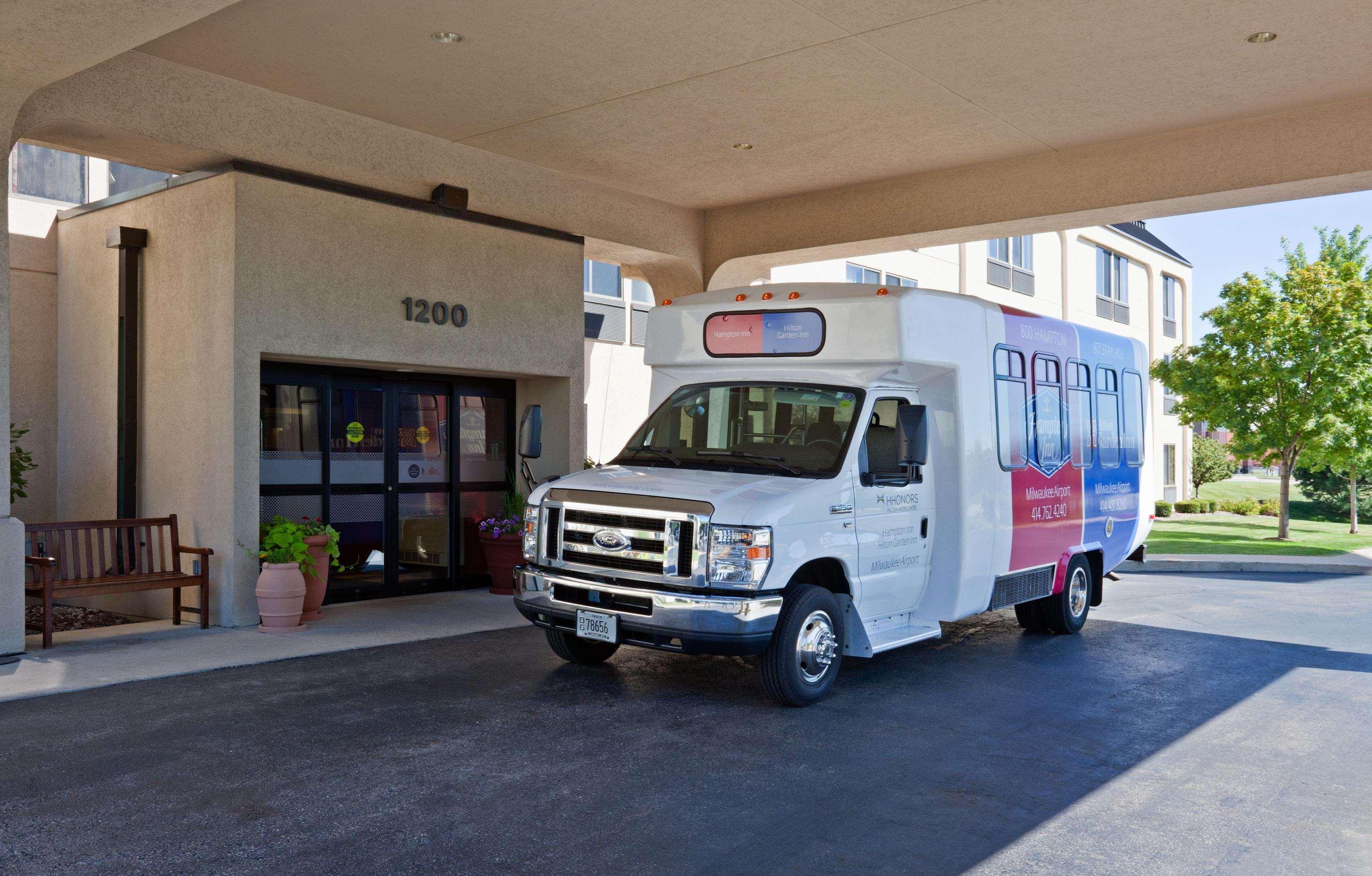 Hampton Inn Milwaukee Airport Bagian luar foto