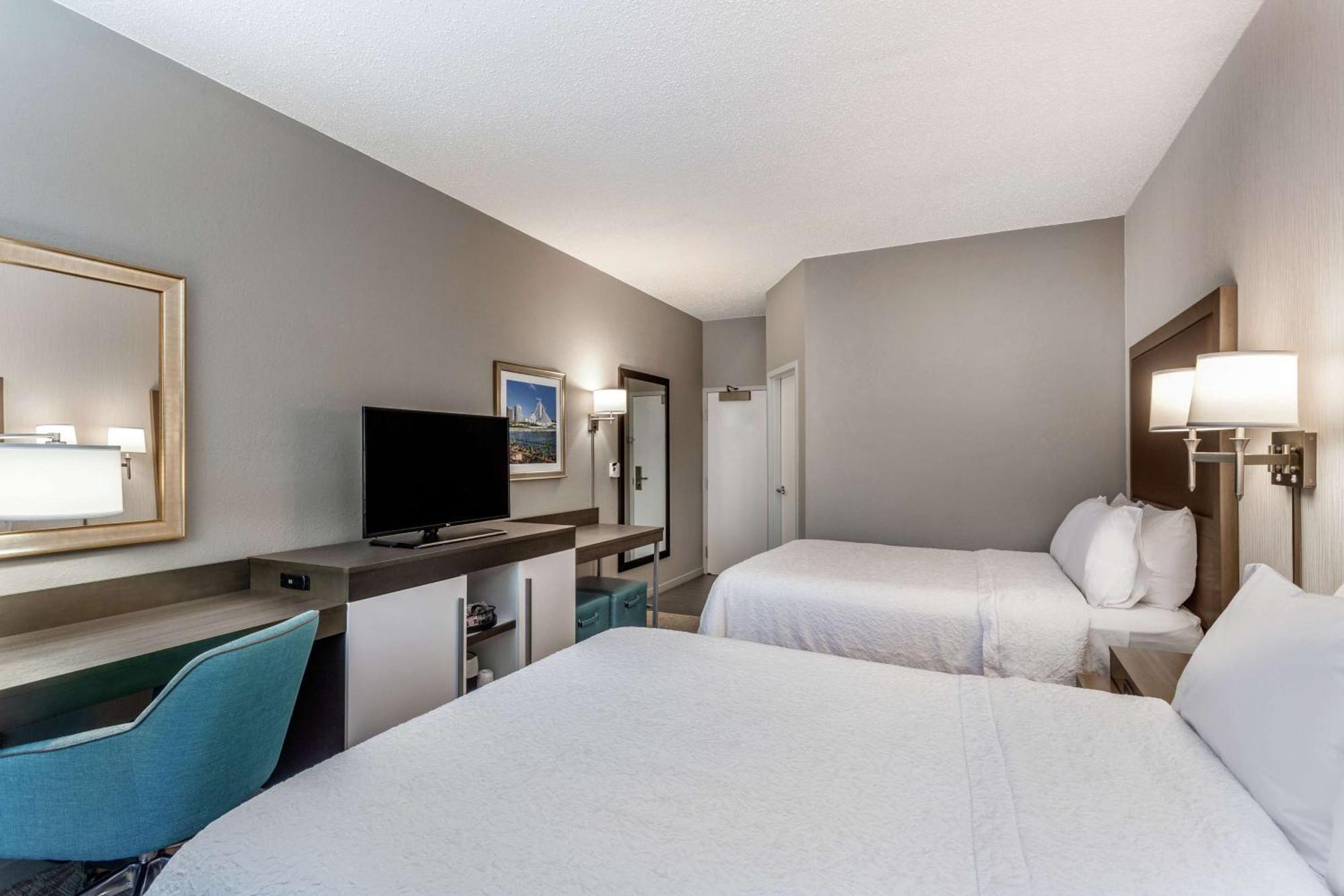 Hampton Inn Milwaukee Airport Bagian luar foto