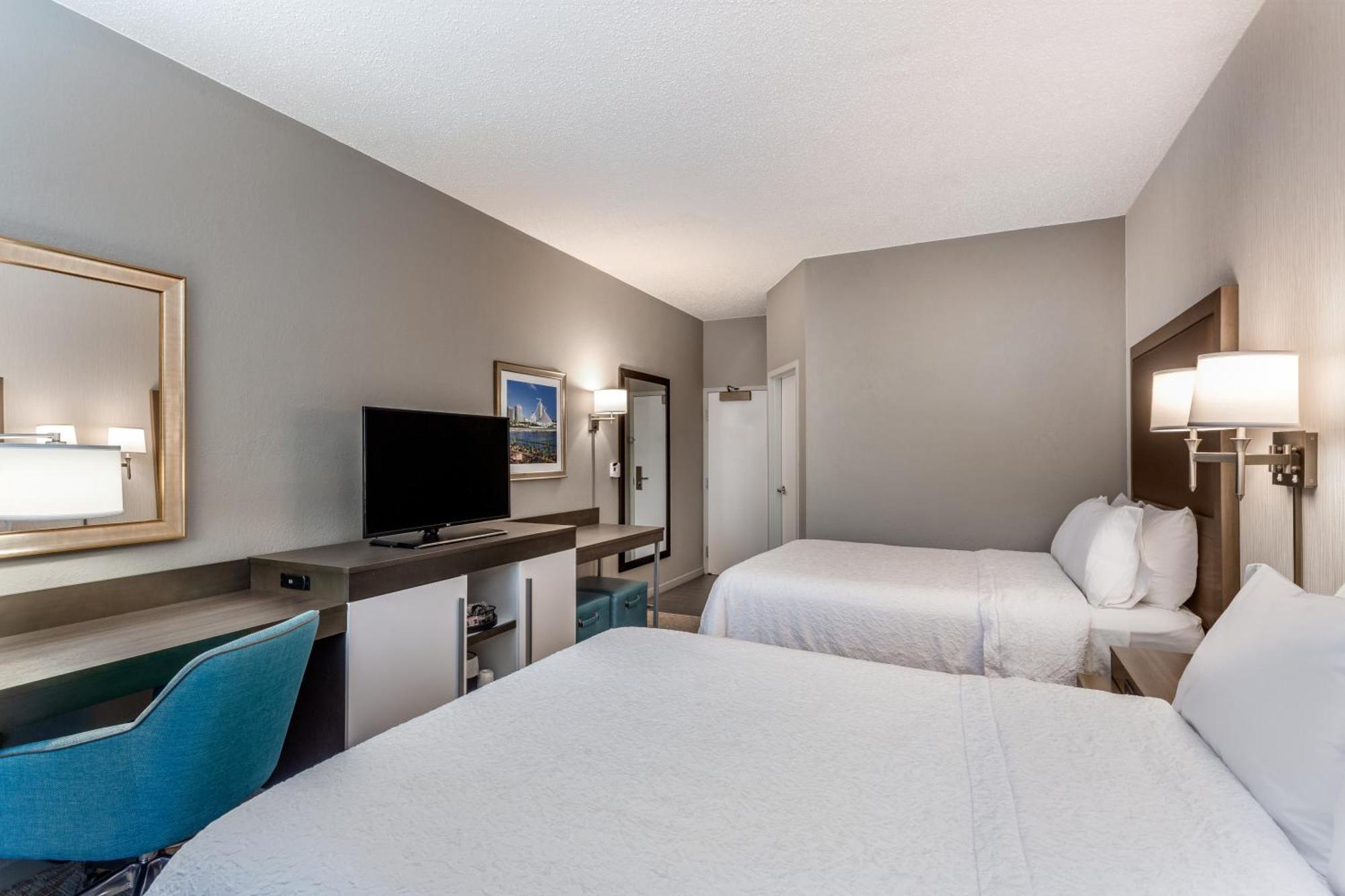 Hampton Inn Milwaukee Airport Bagian luar foto